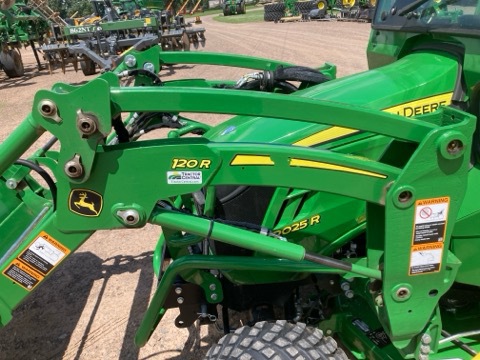 2022 John Deere 2025R Tractor Compact