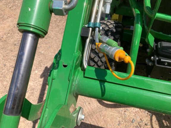 2022 John Deere 2025R Tractor Compact