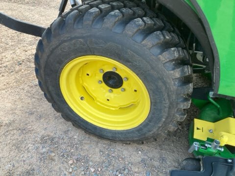 2022 John Deere 2025R Tractor Compact