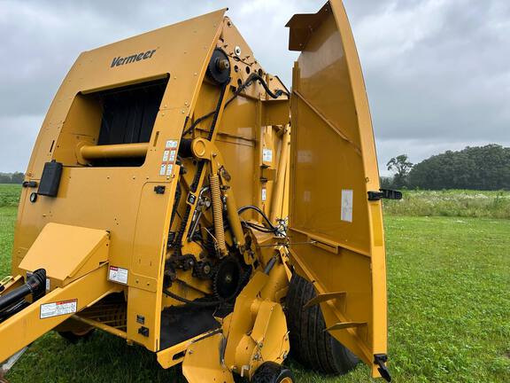 2019 Vermeer 604N SELECT Baler/Round