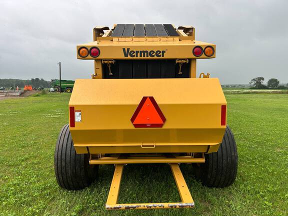 2019 Vermeer 604N SELECT Baler/Round