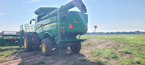 2016 John Deere S670 Combine