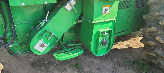 2016 John Deere S670 Combine