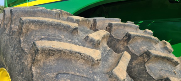 2016 John Deere S670 Combine