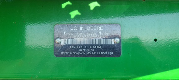 2016 John Deere S670 Combine
