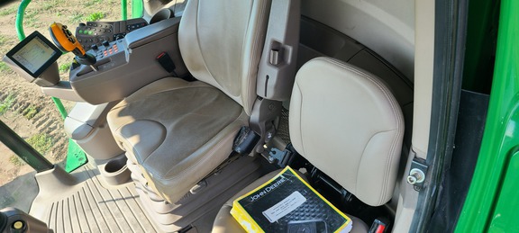 2016 John Deere S670 Combine