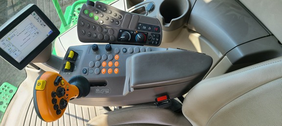 2016 John Deere S670 Combine