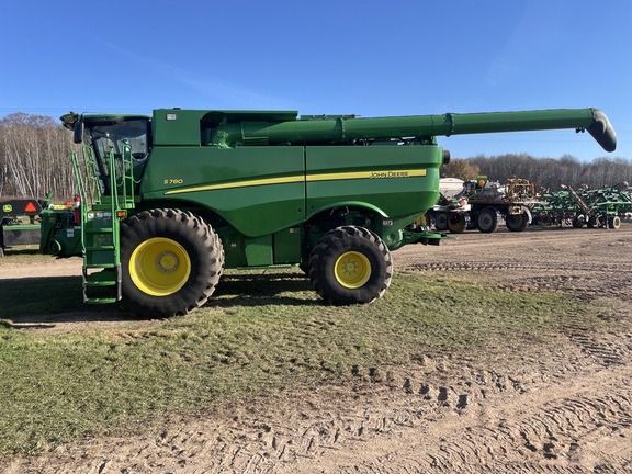 2021 John Deere S780 Combine