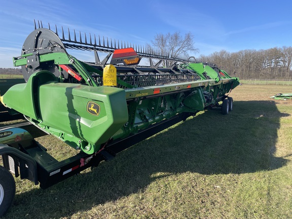 2024 John Deere RD40F Header Combine