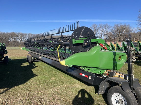 2024 John Deere RD40F Header Combine