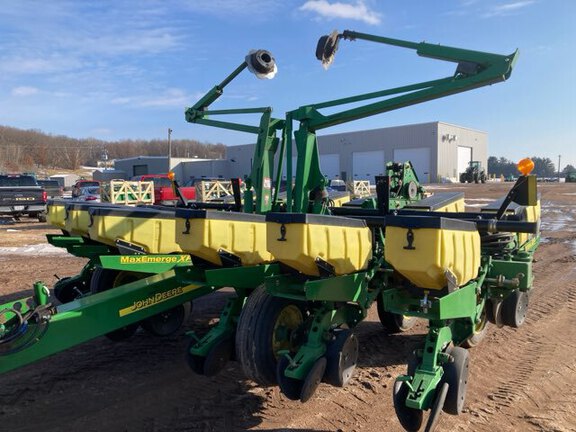 2011 John Deere 1760 Planter