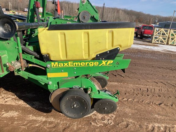 2011 John Deere 1760 Planter