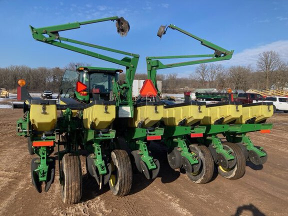 2011 John Deere 1760 Planter
