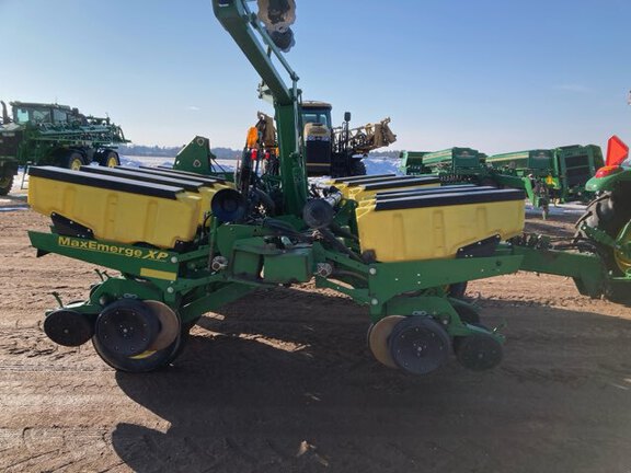 2011 John Deere 1760 Planter