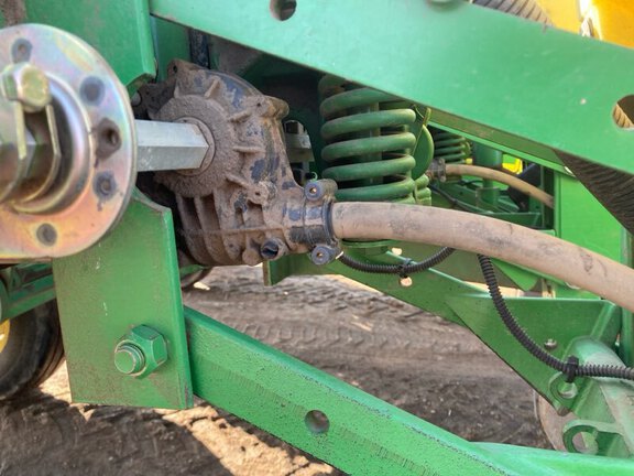 2011 John Deere 1760 Planter