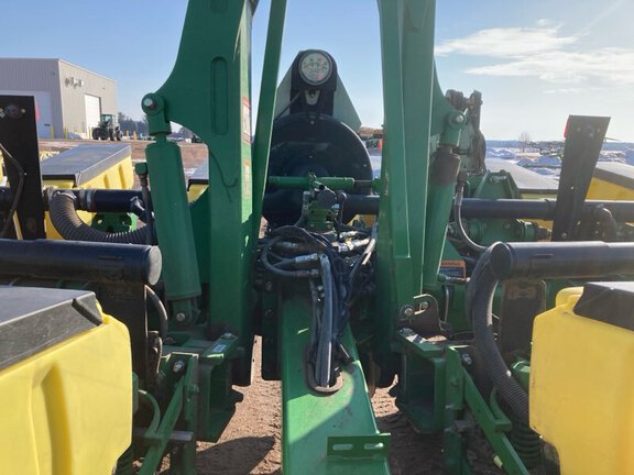 2011 John Deere 1760 Planter