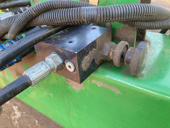 2011 John Deere 1760 Planter
