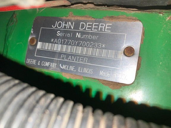 2002 John Deere 1770NT Planter
