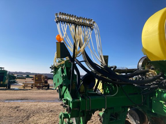 2002 John Deere 1770NT Planter