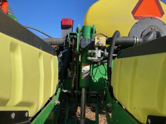 2002 John Deere 1770NT Planter
