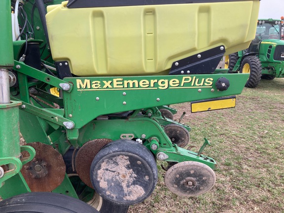 2002 John Deere 1770NT Planter