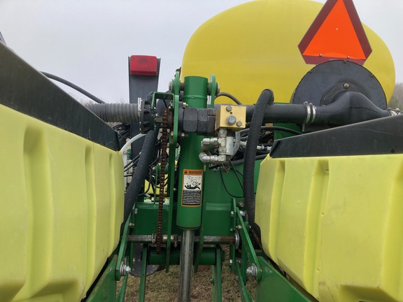 2002 John Deere 1770NT Planter