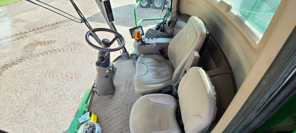 2017 John Deere S680 Combine
