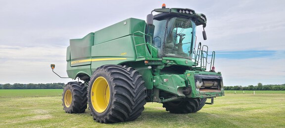 2017 John Deere S680 Combine