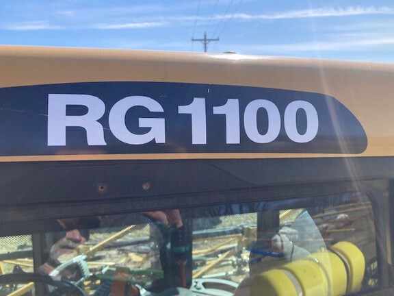 2013 RoGator RG1100 Sprayer/High Clearance