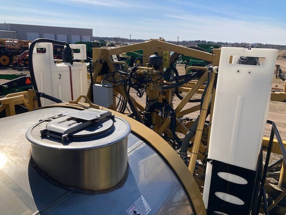 2013 RoGator RG1100 Sprayer/High Clearance