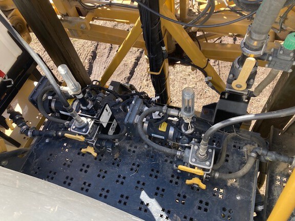 2013 RoGator RG1100 Sprayer/High Clearance