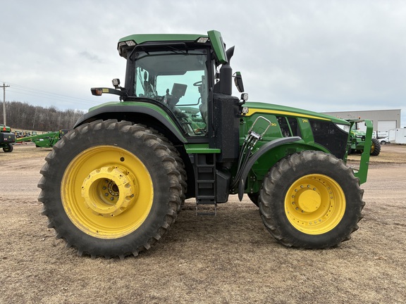 2021 John Deere 7R 230 Tractor
