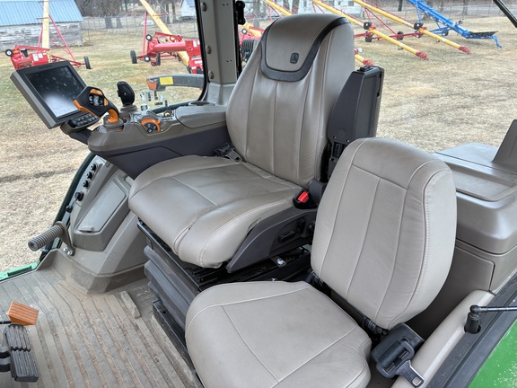 2021 John Deere 7R 230 Tractor