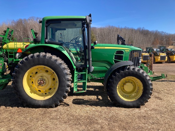 2010 John Deere 7330 Tractor