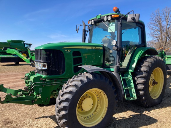 2010 John Deere 7330 Tractor