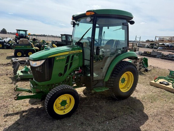 2022 John Deere 3039R Tractor Compact