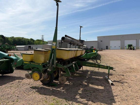 John Deere 7200 Planter