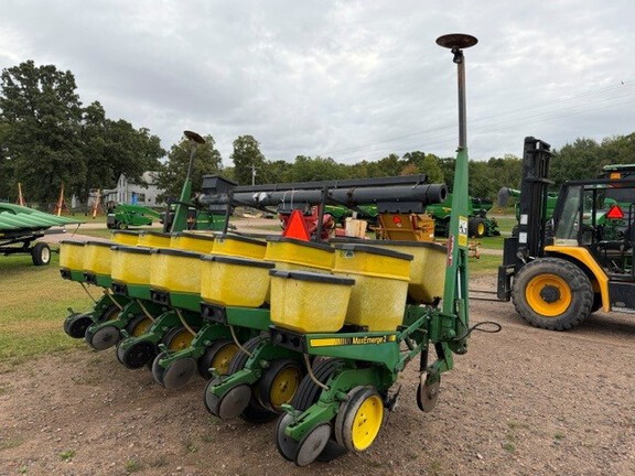 John Deere 7200 Planter