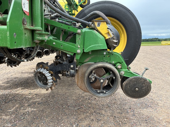 2021 John Deere 1775NT Planter