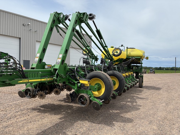 2013 John Deere 1770NT CCS Planter
