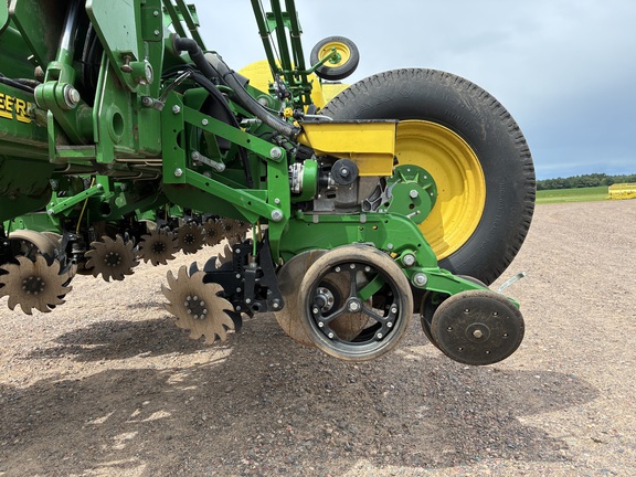 2013 John Deere 1770NT CCS Planter