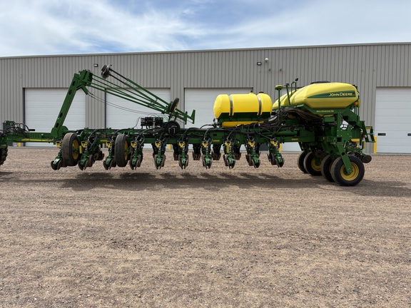 2013 John Deere 1770NT CCS Planter