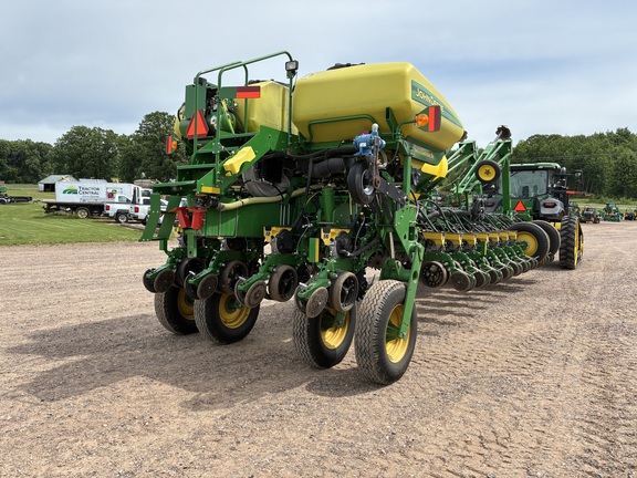 2013 John Deere 1770NT CCS Planter