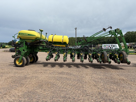 2013 John Deere 1770NT CCS Planter