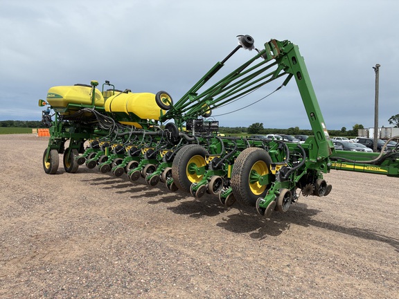 2013 John Deere 1770NT CCS Planter