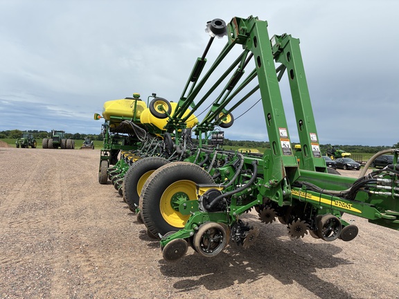 2013 John Deere 1770NT CCS Planter