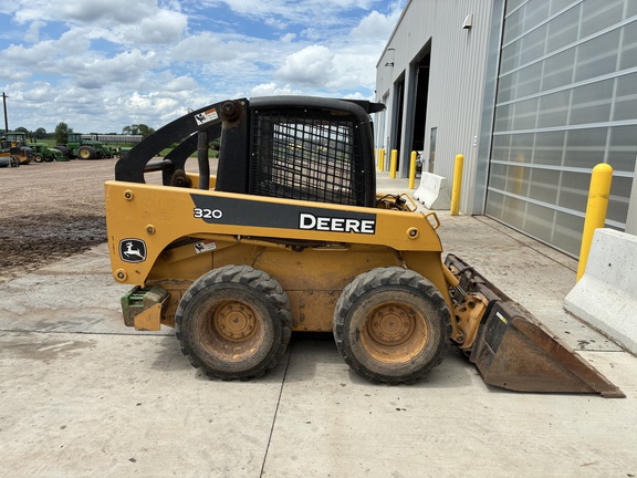 2005 John Deere 320 Skid Steer Loader