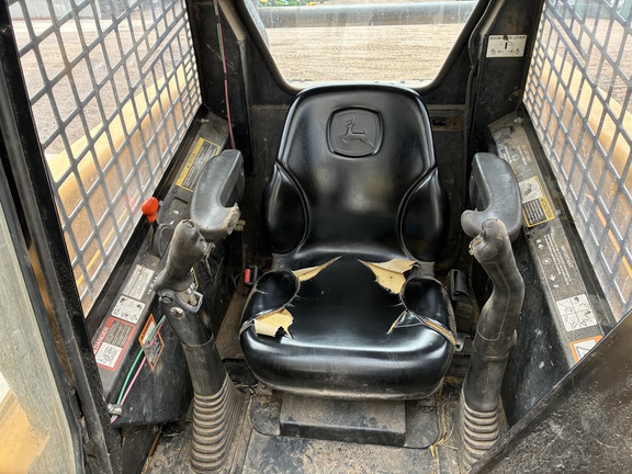 2005 John Deere 320 Skid Steer Loader