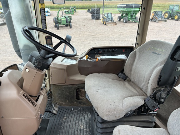 2006 John Deere 9520 Tractor 4WD