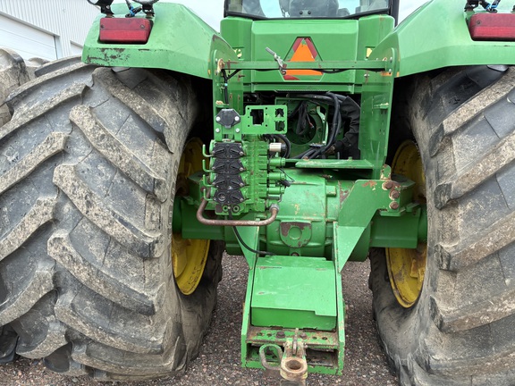 2006 John Deere 9520 Tractor 4WD